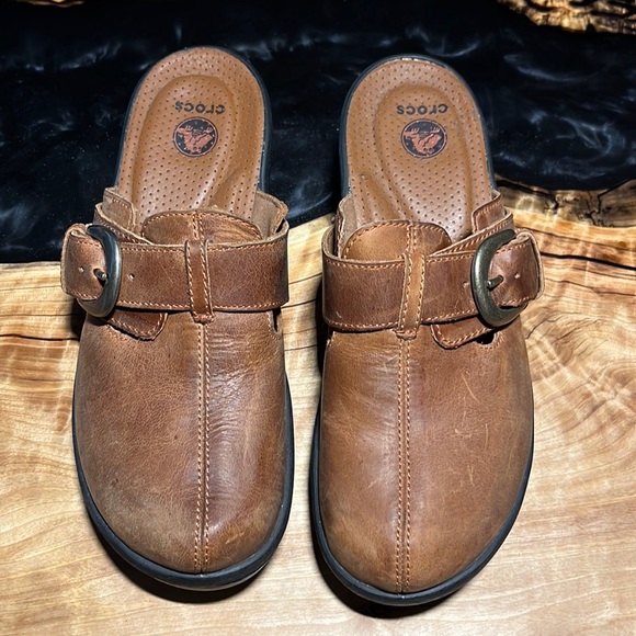 Crocs Brown Leather Buckle Cobbler Clogs #15513.  sz 7 - Picture 2 of 5